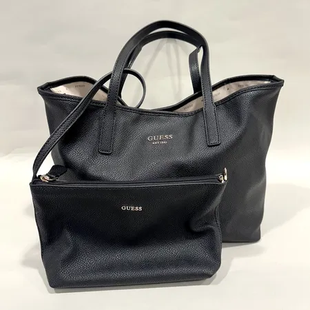 Väska, Guess, svart läder, 27 x 32 x 15cm, kommer med clutch, dustbag. 