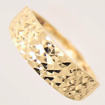Ring med dekor, stl 19, bredd 1,7-6,5mm, 18K Vikt: 2,5 g