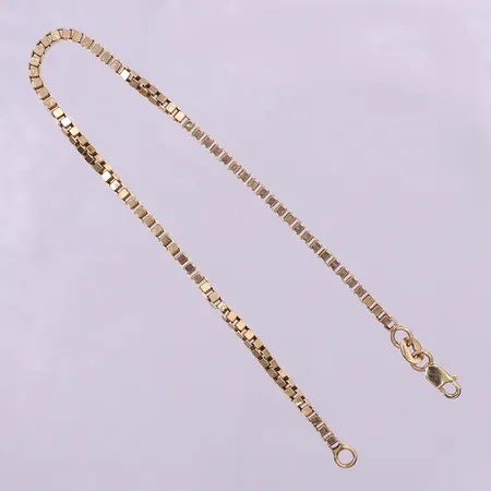 Armband Venezia, längd 19,5cm, bredd 2,2mm, ojämn/tvinade länkar, 9K.  Vikt: 2,3 g