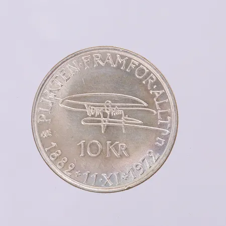 Minnesmynt, Ø32mm, Gustaf VI Adolf Plikten framför allt, 1882-1972, nominellt värde 10kr, silver 830/1000.  Vikt: 18 g