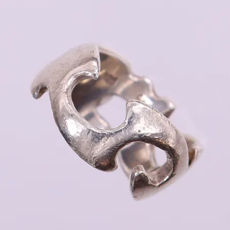 Ring, stl: 18½, bredd 11mm, GHA, bucklig/skev, silver 925/1000.  Vikt: 8,5 g
