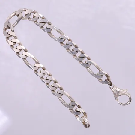 Armband Figaro, längd 21cm, bredd 8,5mm, ögla ej i silver, silver 925/1000.  Vikt: 26,4 g