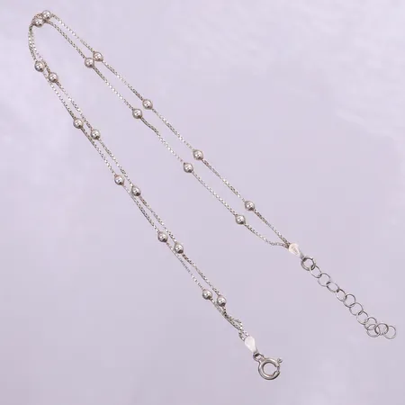Vristlänk, tvåradig med kuldekor, ca 23-26cm, bredd 3-5mm. 925/1000 silver Vikt: 3,6 g