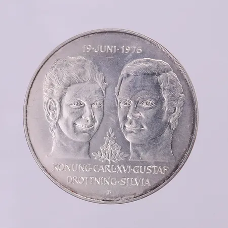 Minnesmynt, Ø36mm, Det Kungliga bröllopet, Konung Carl XVI Gustaf Drottning Silvia -19 Juni 1976, nominellt värde 50kr, 925/1000 silver Vikt: 26,9 g