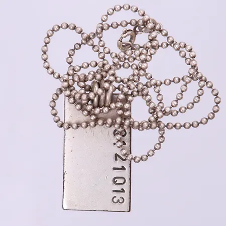 Skrotsilver, gravyr. 925/1000 silver Vikt: 17,3 g