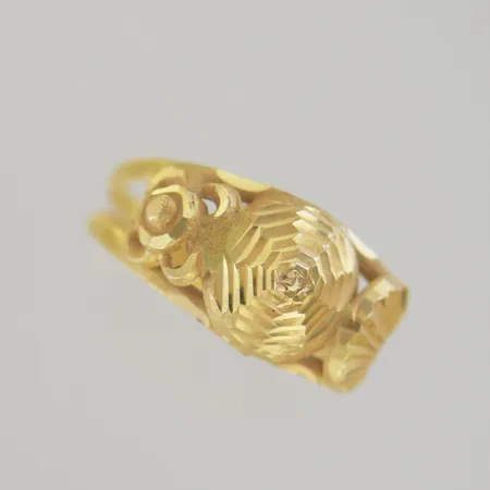 Ring  Ø 18,5 mm B 3-9 mm, 21K Vikt: 2,1 g