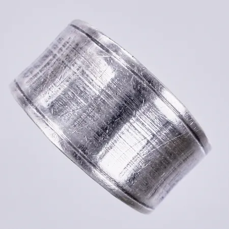 Ring, stl ca 17, bredd ca 7-12,5mm, Stigbert Runes Konsthantverk R Tennesmed år 1960, silver 830/1000  Vikt: 3,2 g