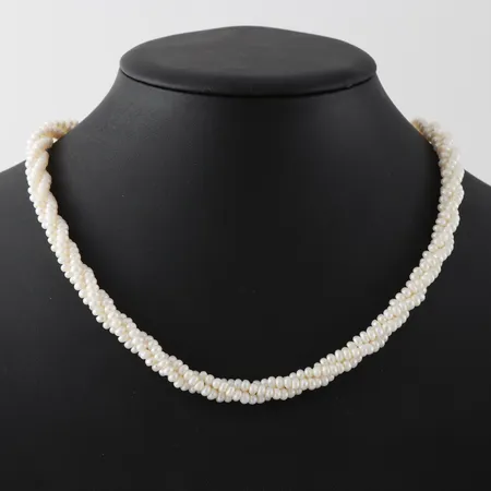 Collier med tre rader tvinnade små odlade pärlor,  längd 46 cm, lås stämplat JKA  silver 925/1000  Vikt: 0 g