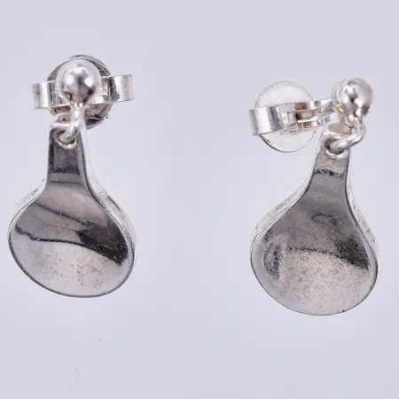 Ett par örhängen, längd: ca 2cm, bredd: ca 9mm, 925/1000 silver  Vikt: 3,8 g