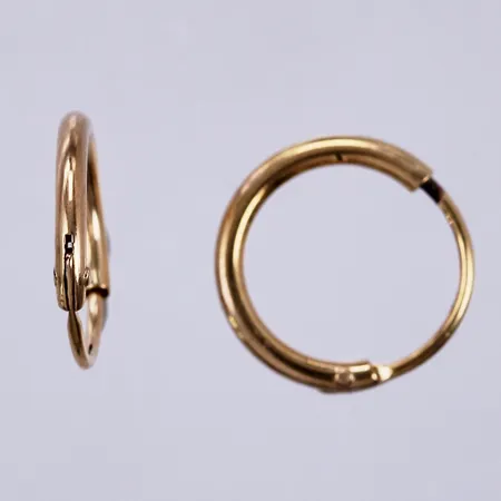 Ett par örhängen, creoler, längd: ca 1cm, bredd: ca 1mm, inner Ø ca 9mm, ostämplade, 8K Vikt: 0,3 g