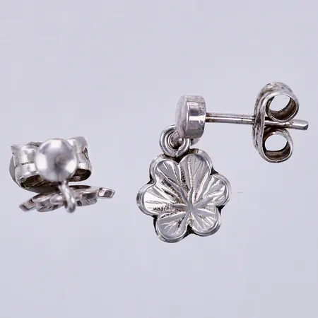 Ett par örhängen längd ca 11mm, silver Vikt: 1,7 g