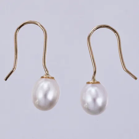 Ett par örhängen med odlade sötvattenpärlor 7x6mm, längd ca 20mm, 18K  Vikt: 1,3 g