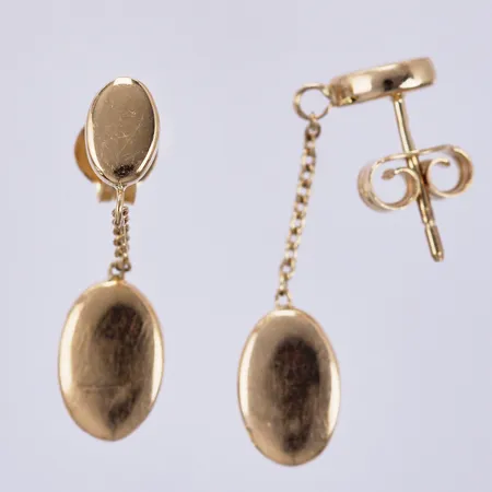 Ett par örhängen längd ca 28mm, bredd ca 1-6mm, 18K Vikt: 3,6 g