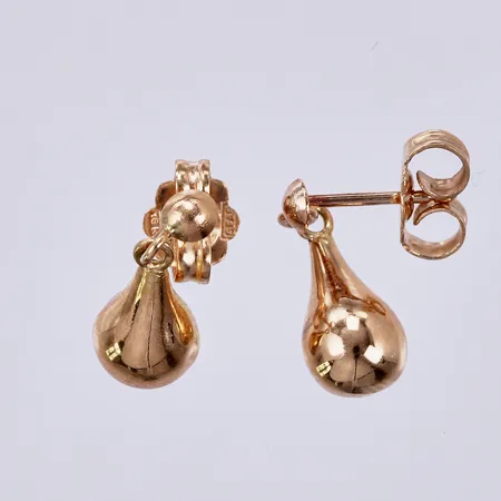 Ett par örhängen, längd ca 14mm, bredd ca 1-5mm, 18K Vikt: 1 g