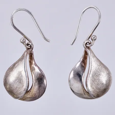 Ett par örhängen längd ca  30mm, bredd ca 15mm, 925/1000 silver Vikt: 4,2 g