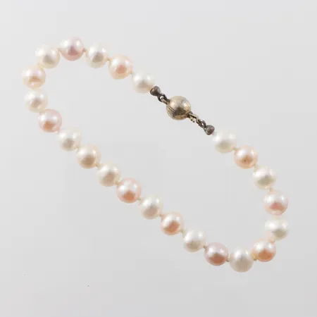 Armband med odlade sötvattenspärlor Ø ca 7,5mm, , längd  19 cm Vikt: 0 g