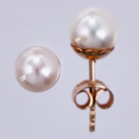 Ett par örhängen med odlade pärlor, Ø6mm, 18K  Vikt: 1,2 g