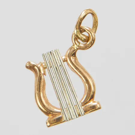 Hänge, lyra, 20x12mm, detalj i vitguld, 18K. Vikt: 1 g