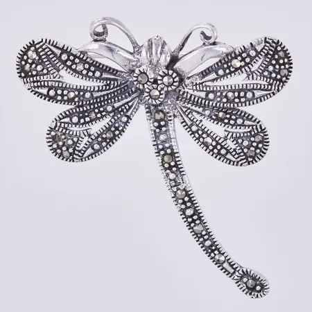 Brosch trollslända, med markasiter, 1 sten saknas, längd ca 45mm, bredd ca 35mm, GHA 925/1000 silver Vikt: 6,7 g