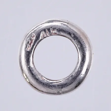 Berlock Pandora, bredd ca 1mm, 925/1000 silver Vikt: 0,5 g