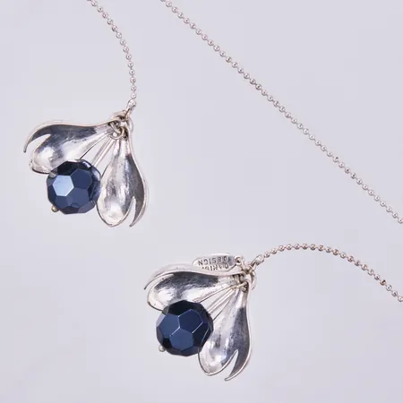 Collier med plaststenar, Pilgrim, längd: ca 90cm, bredd: ca 1-17mm, metall 