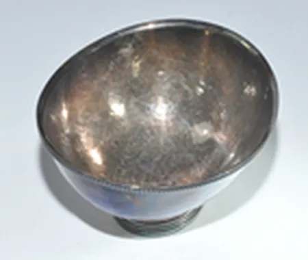Skål av Erik Löfman 136,9 gr H 6,5 cm Vikt: 136,9 g