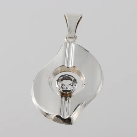 Hänge med bergkristall, höjd med ögla ca 70 mm, silver. Vikt: 9,2 g