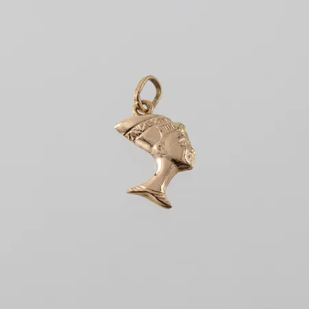 Berlock "Nefertiti", höjd utan ögla ca 15mm, 18k Vikt: 0,9 g
