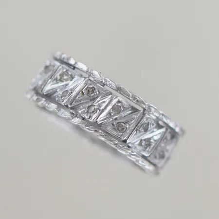 Ring med briljanter 28x0,01ct, Ø 18 mm B 8 mm, vitguld 18k Vikt: 7 g