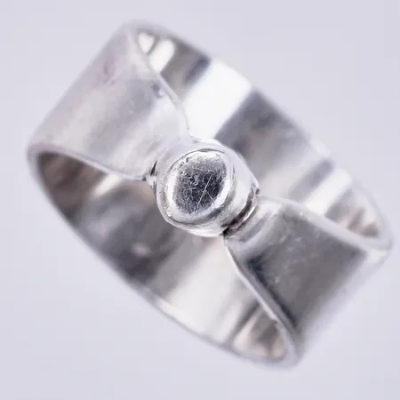 Ring, Silversmed Dan Smedman 2006, stl: 18, bredd: ca 5-15mm, silver 925/1000 Vikt: 11,6 g