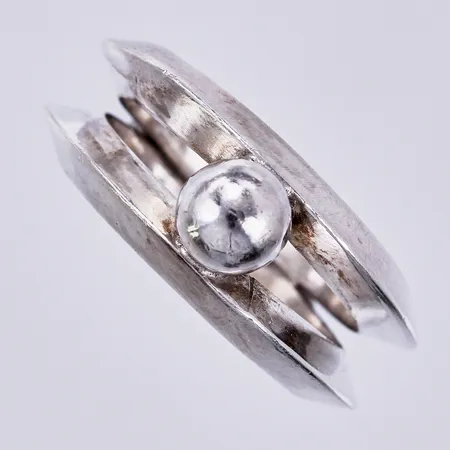 Ring, Silversmed Dan Smedman 2010, stl: 18½, bredd: ca 4-7mm, silver 925/1000 Vikt: 10,8 g