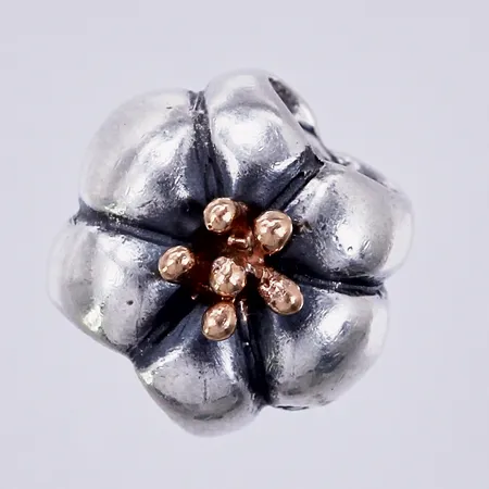 Berlock Pandora, bredd ca 7mm, med förgyllda detaljer, 925/1000 silver Vikt: 2,8 g