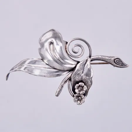 Brosch,1977, längd: ca 6cm, bredd: ca 40mm, silver 830/1000 Vikt: 7,2 g