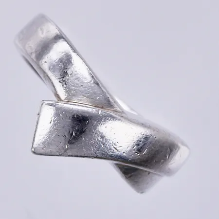 Ring, stl: 18, bredd: ca 4-10mm, GHA, 925/1000, silver Vikt: 7,8 g