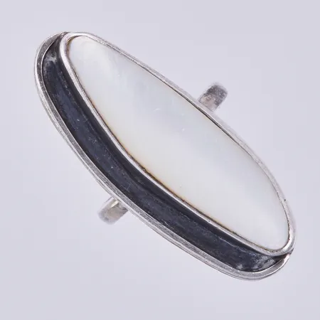 Ring med pärlemor, stl: ca 16½, Ø ca 35mm, silver 925/1000 Vikt: 5,8 g