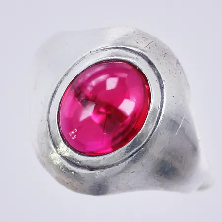 Ring med röd sten, stl: 16½, bredd: ca 2mm, Ø15mm, silver 830/1000 Vikt: 4,1 g