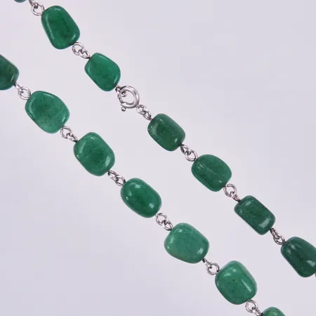 Collier med gröna stenar, längd: ca 46cm, bredd: ca 12mm, 830/1000, silver, bruttovikt: 57,1g Vikt: 57,1 g
