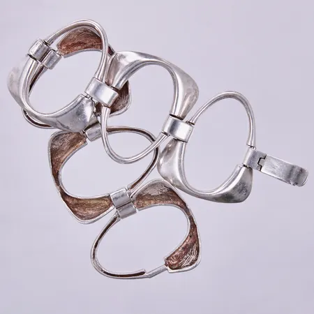 Halvstelt armband, längd: ca 20cm, bredd: ca 40mm, troligtvis Ottaviani, 925/1000, silver Vikt: 58,4 g