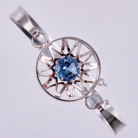 Stel armring med blå sten, Kultaseppa Salovaara, inner Ø ca 6,4cm, öppningsbart, bredd: ca 7-25mm, säkerhetskedja defekt/av, 925/1000, silver Vikt: 14,4 g