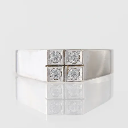 Ring vitguld med stenar, ALTON Falköping, storlek 17 ½ mm, bredd 2.8-5.7 mm, 18k. Vikt: 3 g