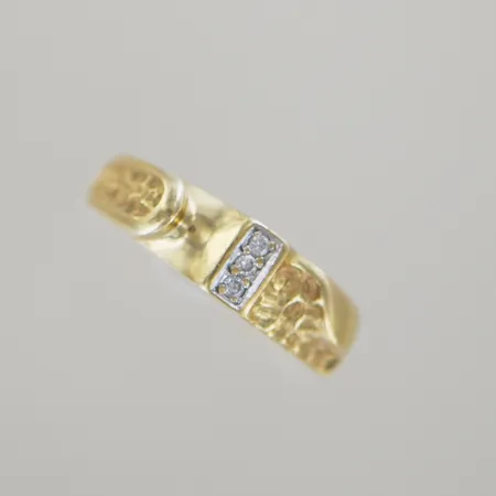 Ring vildmark med 3 diamanter 0,03ct, Ø 16 mm B 3-5 mm, vitguld 18k Vikt: 3,2 g