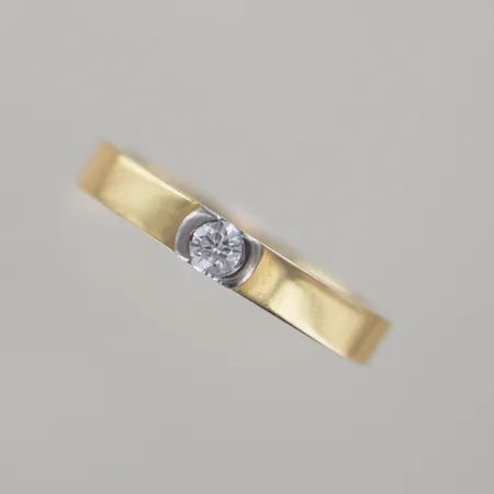 Ring med diamant 0,10ct, Ø 16,25 mm B 3mm, vitguld 18k, graverad Vikt: 3 g