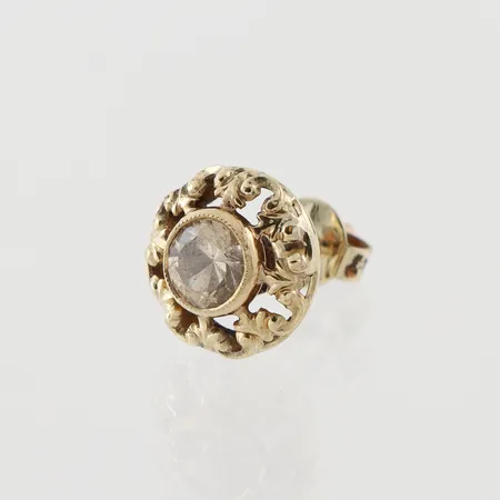 Örhänge udda med sten, diameter 10.3 mm, 14k. Vikt: 1,2 g