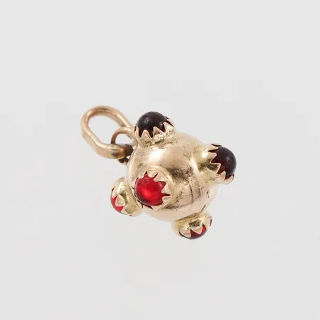 Berlock med röda stenar, kulans diameter 7,9mm, 18k Vikt: 1,6 g