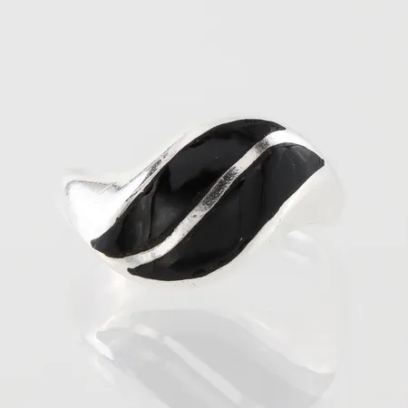 Ring, stämplad GIFA, storlek 19 mm, bredd 2.4-11.5 mm, silver 925/1000. Vikt: 3,4 g