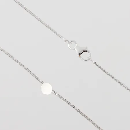 Ormkedja med en liten bricka, längd 44cm, silver Vikt: 5,7 g