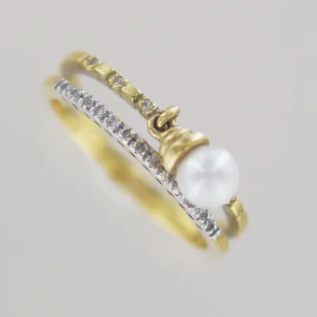 Ring med vita stenar och en pärla, Ø 17,5 mm B 2-4mm, vitguld 18k Vikt: 3 g