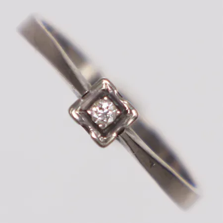 Ring, diamant ca 0,03ct, stl 17¼, vitguld, 18K  Vikt: 1,8 g