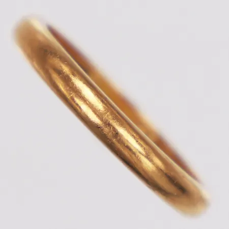 Ring, slät, Barrbrink år 1955, stl 17¼, bredd 2,6mm, gravyr, 18K  Vikt: 3,5 g