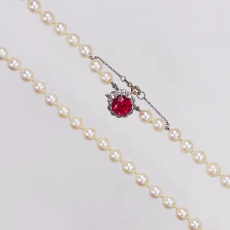 Pärlcollier, odlade saltvattenpärlor, lås vitguld, diamanter 12 x ca0,01ct, röd sten, 82cm, säkerhetskedja, 18K, Bruttovikt 42,2gram Vikt: 0 g